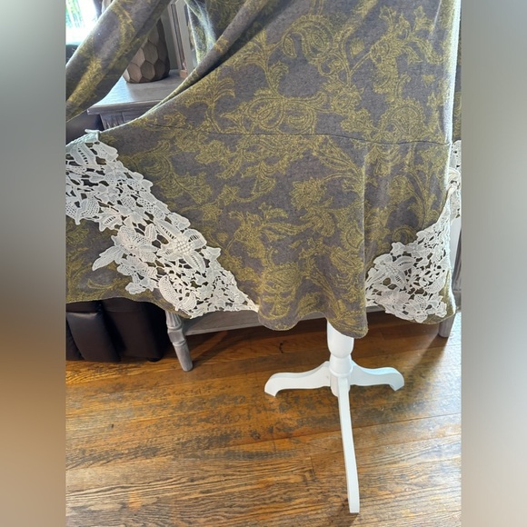 Entro Lace Detail Dress - Picture 2 of 8